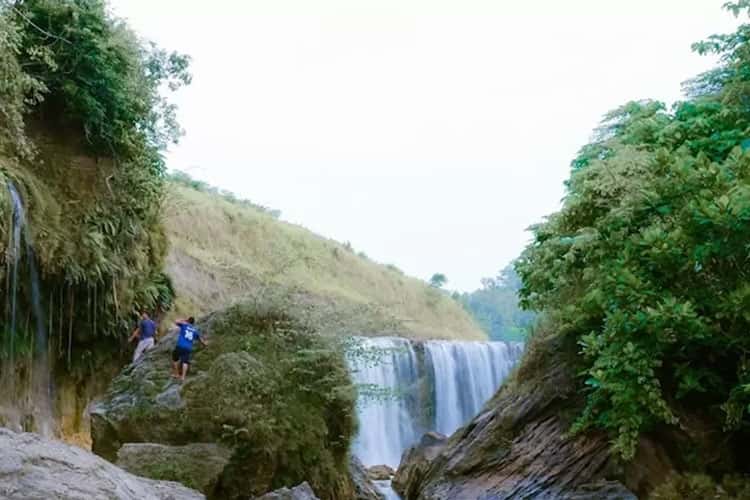 Menjelajahi Pesona Wisata Air Terjun dan Air Panas di Bojonegoro