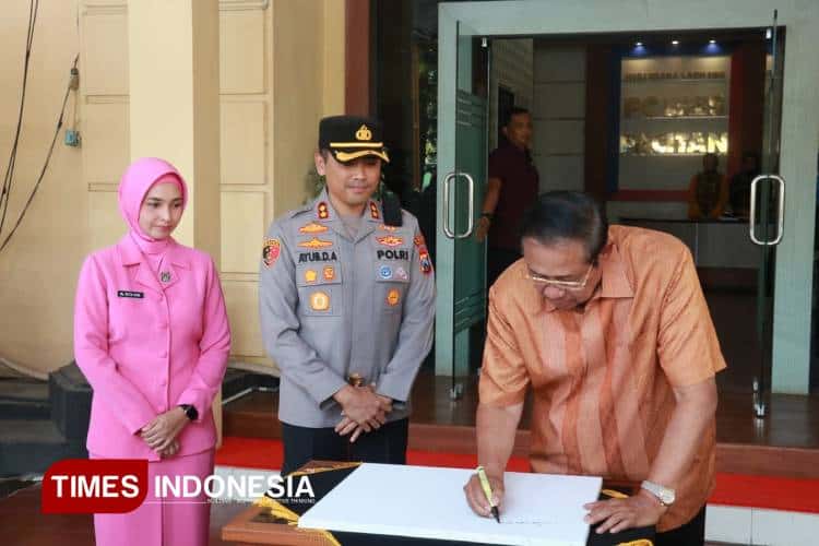 SBY Tandatangani Prasasti dan Bahas Keamanan Daerah di Mapolres Pacitan