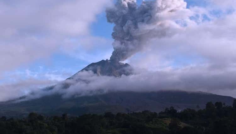Erupsi Gunung Sinabung, Tinggi Kolom Abu Capai 2.000 Meter