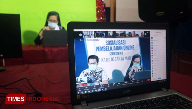 SD Katolik Santa Maria II Malang Sosialisasikan Program PJJ Semester 2 secara Virtual dengan Wali Murid