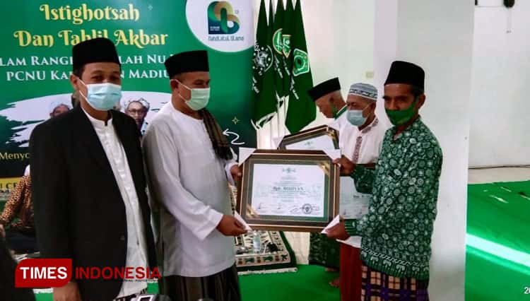 Puluhan Tahun Mengabdi, 3 Orang Terima Penghargaan dari PCNU Kabupaten Madiun