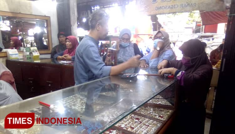 Toko Emas di Majalengka Diserbu, Imbas Kenaikan Harga‎ Emas Antam
