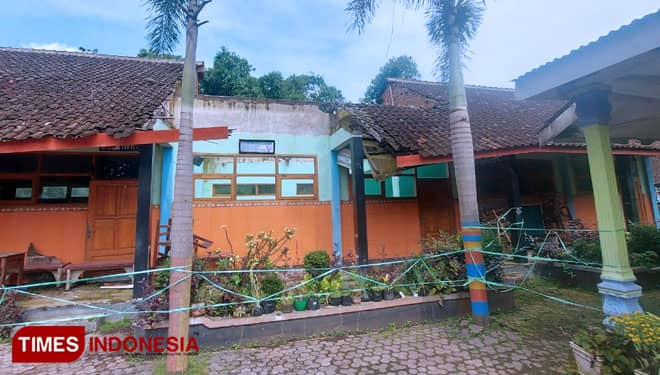 Setahun Ambruk, Empat Ruang Kelas SDN Alas Sumur Bondowoso Belum Diperbaiki