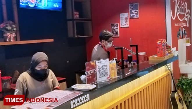 Santai dan Bekerja Sambil Menikmati Nasi Gila di Kedai 27 Probolinggo