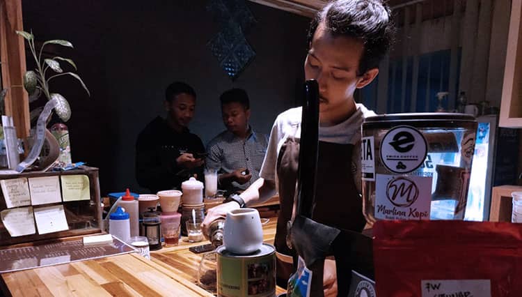 Kedai Kopi Capres, Tongkrongan Asyik dengan Menu Unik di Majalengka