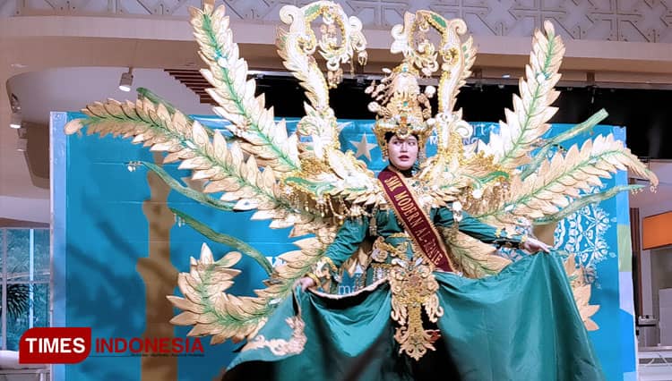Karya Agung Costume Carnival Karya Siswa SMK Modern Al Rifa'ie 2 Gondanglegi Memukau