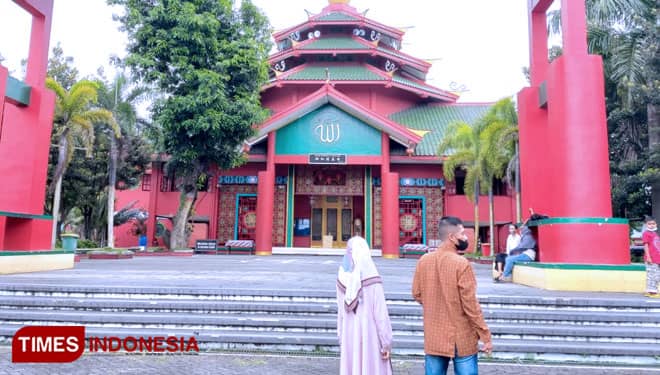 Experience an Exotic Chinese Architecture at Masjid Cheng Ho Pasuruan