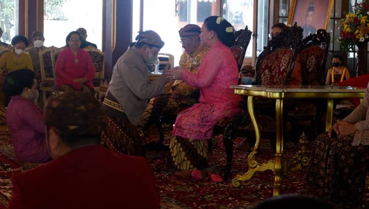 Kraton Kasunanan Surakarta Gelar Tradisi Sungkeman Pangabekten