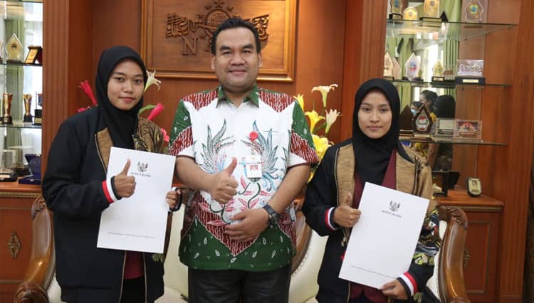 Bupati Blora Undang 2 Mahasiswi Berpredikat Cumlaude dari IAIN Kudus