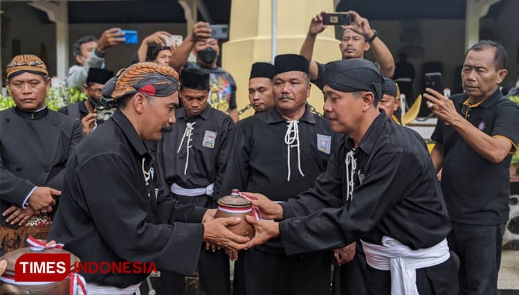 Jelang Satu Abad, PSHT Ngawi Satukan Tanah dan Air di Umbul Jambe