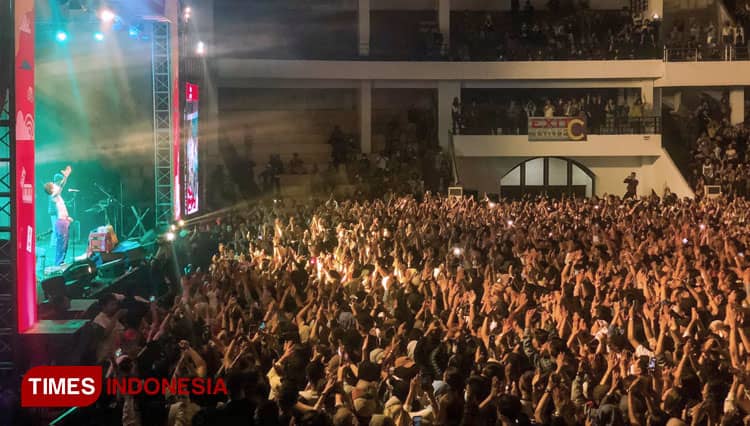 Playfest 2022 Malang Sukses Bikin Lautan Manusia Bernyanyi Bersama Fourtwnty Hingga Tulus