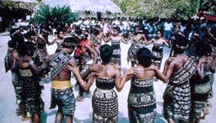 Mengenal Padoa, Tarian Tradisional Secara Massal yang Terkenal di NTT