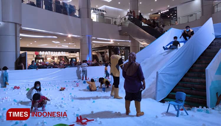 Referensi Wisata saat Liburan Sekolah, Lippo Plaza Jember Hadirkan Summer Snow