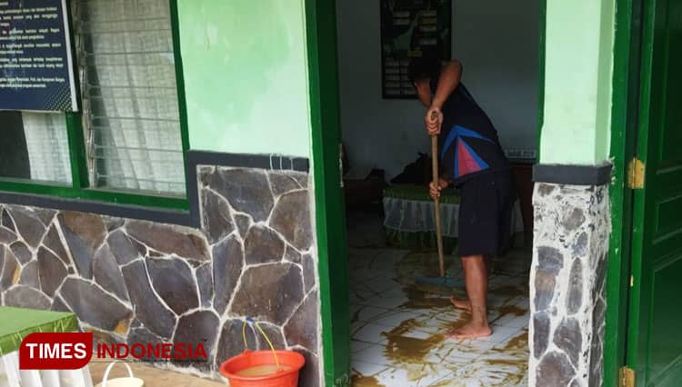 Hujan Deras Sebabkan Banjir di Lamongan Utara