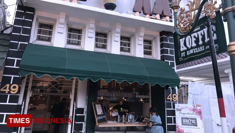 Enjoy the Premium Coffee at All About Koffie by Kawisari est 1870
