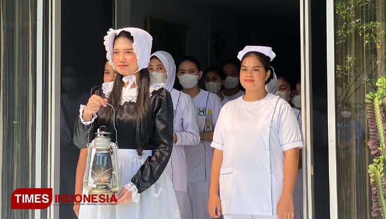 Capping Day, Mahasiswa Akbid Griya Husada Surabaya Ikrarkan Komitmen Melayani