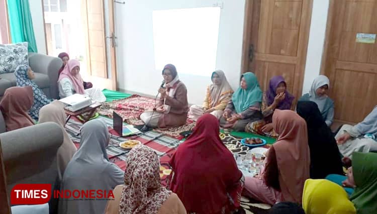 Cegah Penularan DBD, Tim Pengabdi UIN Malang Gelar Pelatihan Pembuatan Biolarvasida