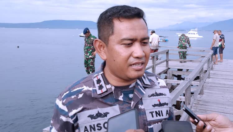 Dahsyat, Sambaran Ekor Paus Terdampar Hancurkan Dermaga Cinta Pantai Warudoyong Banyuwangi