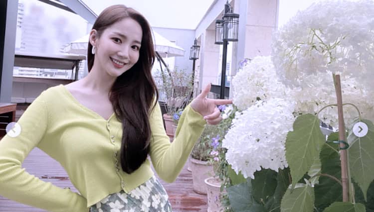 Gaya Diet Artis Korea, Park Min Young Hanya Makan Apel!