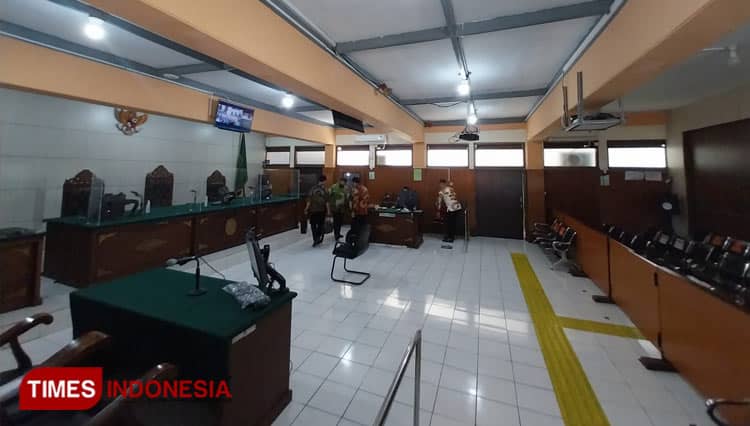 Sidang Pembelaan, Kuasa Hukum Bos SPI Kota Batu Bawa Seribu Berkas