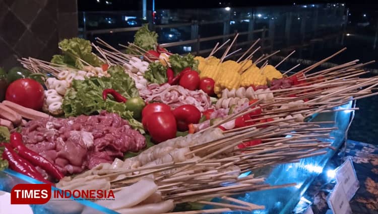 Sempurna, Perpaduan BBQ Dinner dan Live Music di Upper Sky Lounge Java Lotus
