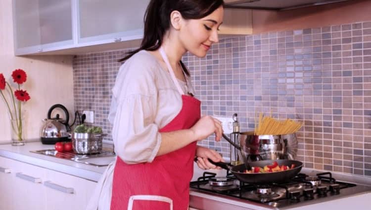 5 Tips Memasak Praktis untuk Ibu Bekerja
