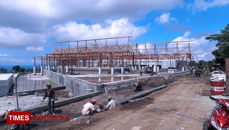 Mega Proyek Agro Wisata Tamansuruh Banyuwangi Gunakan Bahan Kayu Kampung