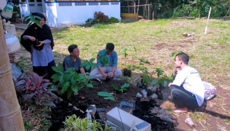 Tim Qaryah Thayyibah UIN Maliki Malang Gagas Program Eco-Pesantren di Pondok Pesantren