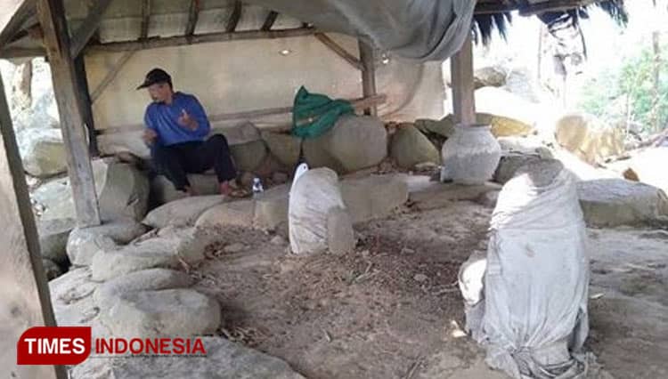 Simpan Jejak Sejarah, Ada Batu Megalitikum di Gunung Haur Majalengka