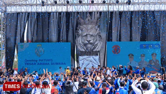 HUT ke-35 Arema, Patung Singa Tegar Jawara di Stadion Kanjuruhan Diresmikan