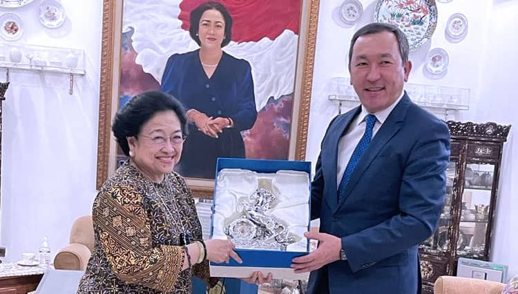 Megawati Terima Penghargaan Medali Yobel dari Presiden Kazakstan