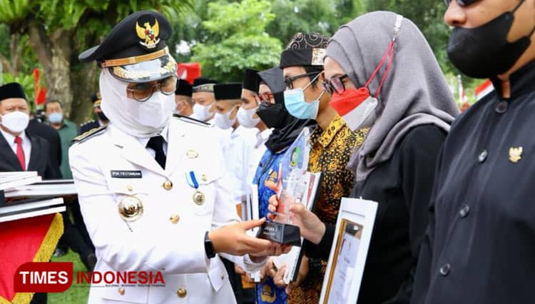 TOP! RSUD Genteng Banyuwangi Juara I Lomba Kantorku Bersih dan Asri 2022