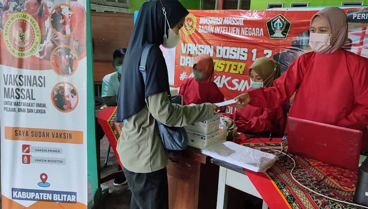 BINDA Jatim dan Dinkes Kabupaten Blitar Terus  Gencarkan Vaksinasi Booster
