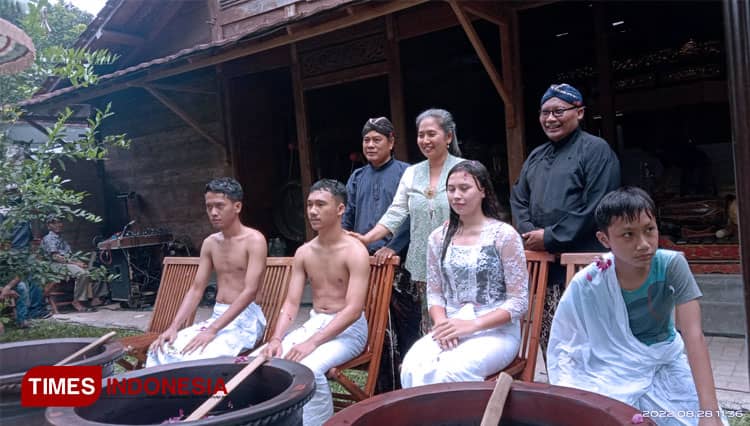 Ruwatan Murwokolo Diikuti Warga Manca Negara