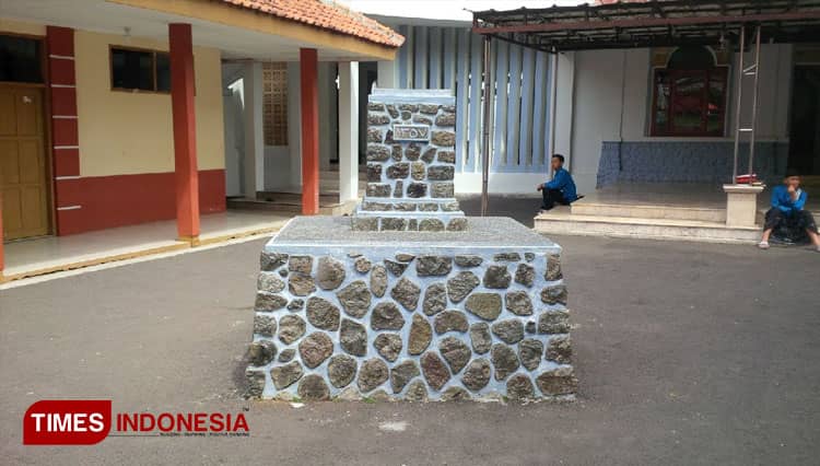 Melihat Jam Matahari di Santi Asromo Majalengka yang Dibangun Tahun 1936