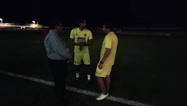 Lampu Stadion Mati, Arema FC Sempat Gunakan Lampu HP Sinari Pemain saat Official Training