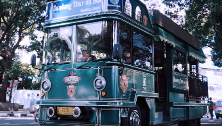 Yuk, Wisata Keliling Kota Bandung Naik BANDROS 