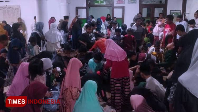 Absen 2 Tahun, Tradisi Lempar Koin di Masjid Wakaf Jamsaren Kota Kediri Berlangsung Lagi