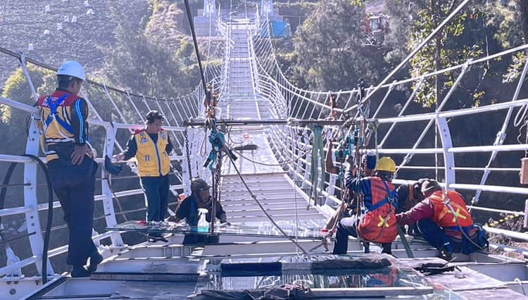 Pembangunan Jembatan Kaca Seruni Point Bromo Molor dari Target, Terkendala Ini