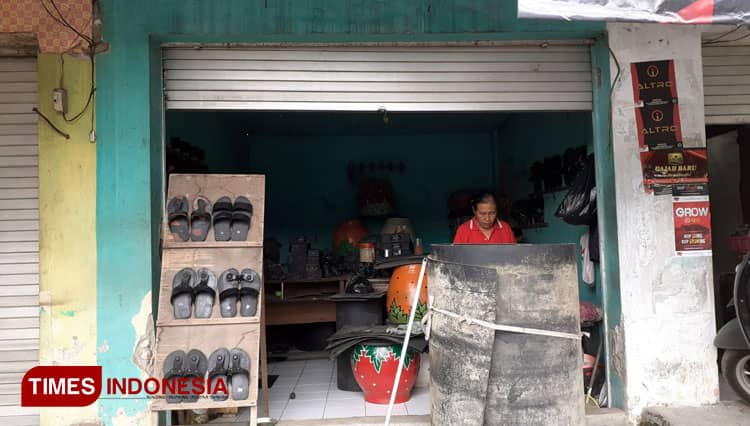 Warga Malang Ubah Limbah Ban Menjadi Cuan