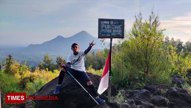 Indahnya Pemandangan Gunung Puthuk Siwur, Cocok untuk Pendaki Pemula dan Tektok