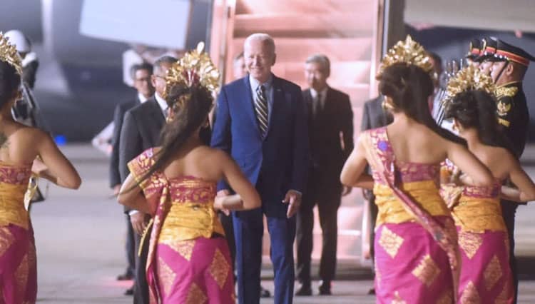 Tari Pendet Sambut Kedatangan Joe Biden, Sandiaga: Dia Terpukau Tari Bali