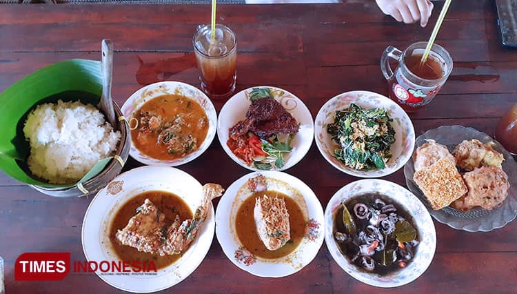 Warung Pedas Tangkilsari Malang, the Heaven of Spicy Foods