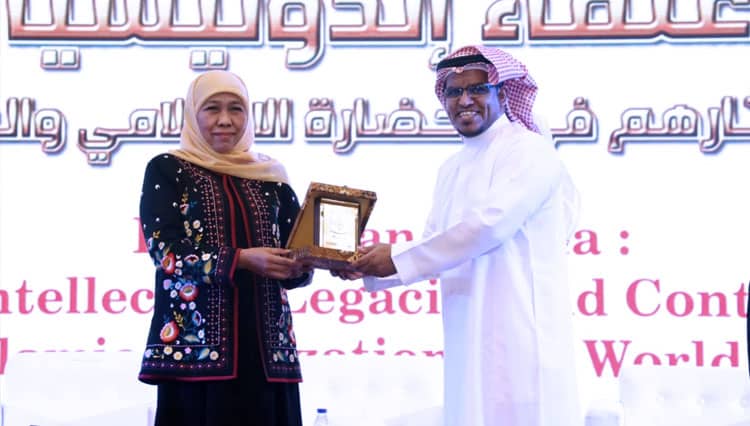 ابتداءً من الرياض، قدمت خفيفة تفتح الأساس عن علماء الإندونيسي والتراث