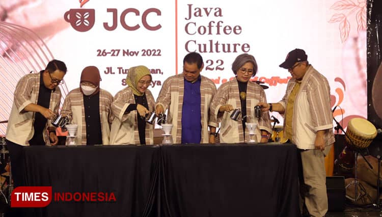 Pesona Kopi Nusantara Ramaikan Java Coffee Culture 2022 di Jalan Tunjungan