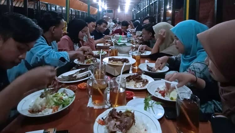 Tempat Nongkrong Favorit, Ini 5 Kuliner Malam di Kepanjen 