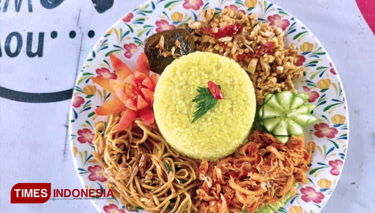 Yellow Rice, a Favorite Breakfast Menu in Indonesia
