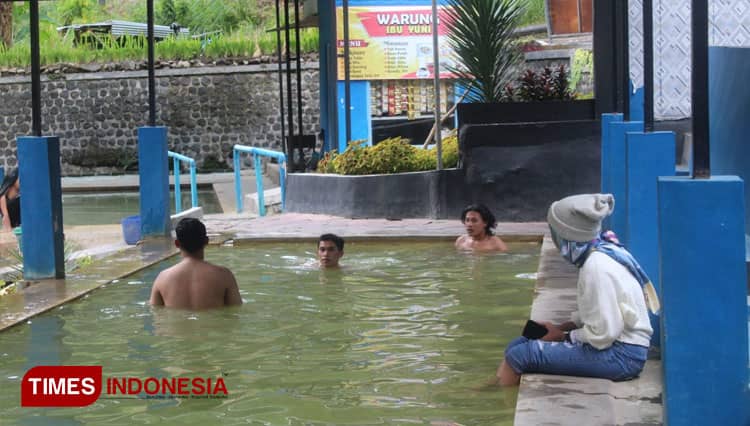 Mandi Air Panas Alami di Blawan Bondowoso, Bisa Jadi Pilihan Saat Libur Tahun Baru