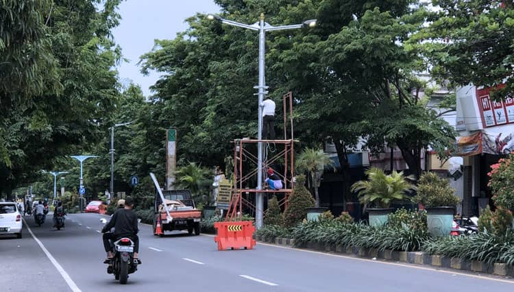 Jalanan di Probolinggo Mulai Terang, 317 Unit PJU Telah Ditanam
