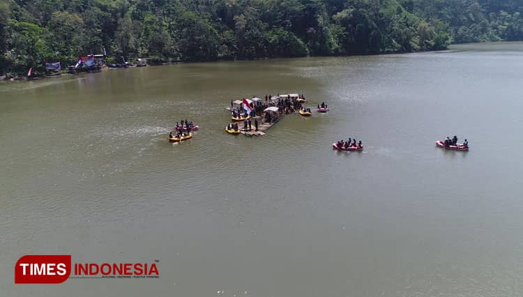 Wisata Ranu Agung, Danau yang Dikelilingi Tebing Bebatuan di Probolinggo